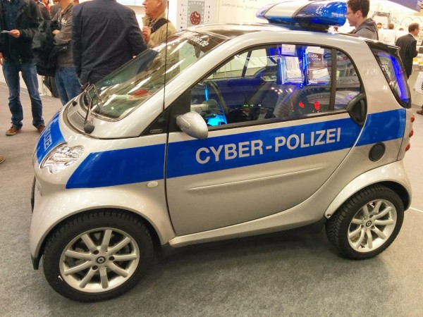 Tatütata - hier kommt die deutsche Cyberpolizei